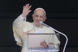 Pápež František počas nedeľnej modlitby.