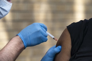 ŠÚKL eviduje 8471 hlásených podozrení na nežiaduce účinky vakcín.