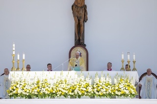Pápež František celebruje sv. omšu na Námestí hrdinov (Hősök tere) v Budapešti 12. septembra 2021.