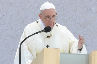 Na snímke pápež František počas svätej omše na otvorenom priestranstve pri Národnej svätyni v Šaštíne 15. septembra 2021.