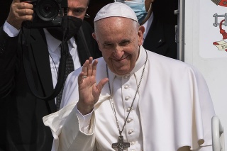 Rozlúčka s pápežom Františkom pred jeho odletom do Vatikánu