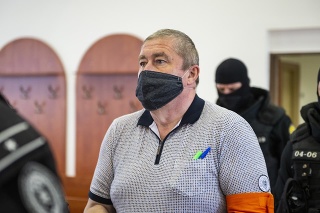 Na snímke obžalovaný bývalý špeciálny prokurátor Dušan Kováčik prichádza na hlavné pojednávanie na Špecializovanom trestnom súde (ŠTS). 