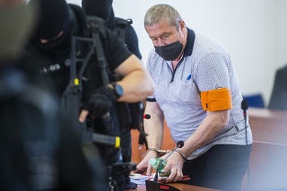 Na snímke obžalovaný bývalý špeciálny prokurátor Dušan K. počas hlavného pojednávanie na Špecializovanom trestnom súde (ŠTS) v Pezinku.