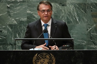 Na snímke brazílsky prezident Jair Bolsonaro reční na 76. Valnom zhromaždení OSN v New Yorku.