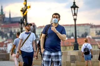 Česko hlási rekordné počty chorých, Praha je v červenom pásme.