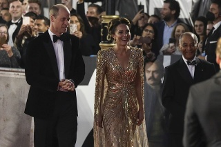Princ William a vojvodkyňa Kate na premiéry bondovky Nie je čas zomrieť.