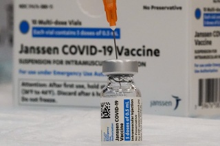 Vakcínou Johnson & Johnson by sa mohlo začať očkovať o dva týždne.