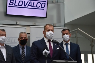 V hlinikárni Slovalco obmedzujú pre rast cien silovej elektriny výrobu, ak sa situácia nezmení, hrozí v budúcnosti aj jej úplné zastavenie.