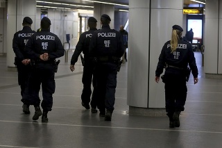 Policajné zložky sú potrebné v uliciach Rakúska. 