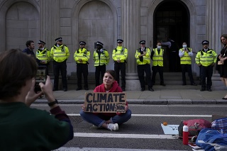 Klimatickí aktivisti blokovali tri križovatky na cestných komunikáciách v okolí Londýna (ilustračné foto).