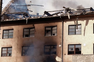 Hasiči momentálne zasahujú pri rozsiahlom požiari budovy na Račianskej ulici v Bratislave, v areáli bývalého podniku Palma.