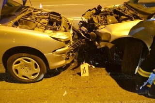 Opitý vodič spôsobil v Košiciach čelnú zrážku vozidiel.