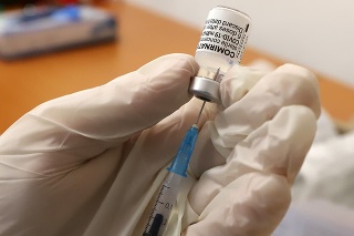 Spustenie mobilného očkovania na stredných školách v Banskobystrickom samosprávnom kraji