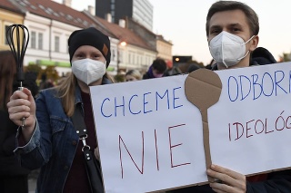 Protest za reprodukčnú spravodlivosť v rámci iniciatívy Nebudeme ticho na Hlavnej ulici v Košiciach.