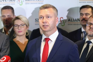 Predseda strany Szövetség - Aliancia Krisztián Forró (tretí sprava) 