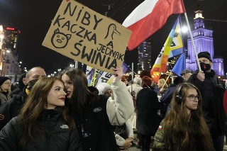 V Poľsku sa konali protesty pri príležitosti výročia sprísnenia interrupcií.
