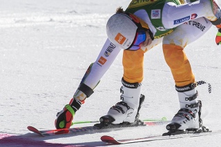 Slovenka Petra Vlhová pretína cieľ druhého kola obrovského slalomu Svetového pohára alpských lyžiarok na ľadovci Rettenbach v rakúskom Söldene.