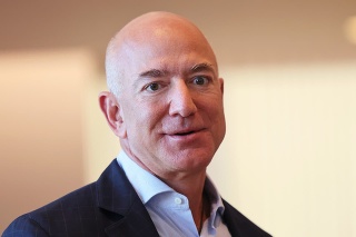 Jeff Bezos má majetok 170 miliárd eur.
