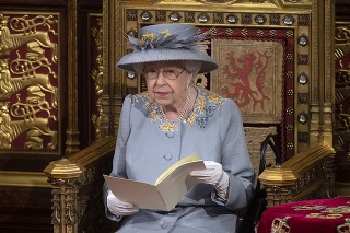 Na snímke britská kráľovná Alžbeta II. počas prejavu, ktorým otvorila novú schôdzu parlamentu v Londýne 11. mája 2021.