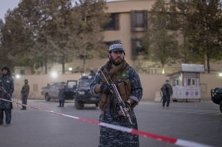 Bojovník Talibanu v Kábule. 