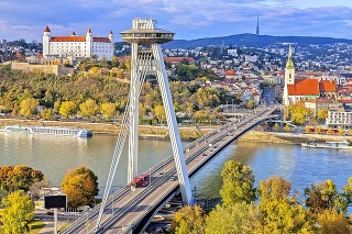 Do hlavného mesta
dochádza najviac ľudí z Trnavy.