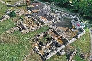Zábery z dronu na areál pavlínskeho kláštora v súčasnosti.