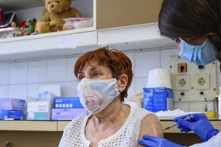 Očkovanie odmieta už iba 18 percent Maďarov.