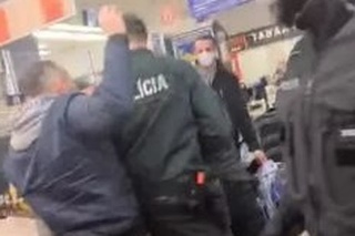 Polícia musela riešiť incident v Piešťanoch.