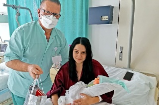 Oľge a jej synčekovi Danielovi pomáhal na svet gynekológ G. Mančík.