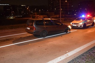 Polícia prenasledovala Bratislavčana unikajúceho v aute cez hranice.