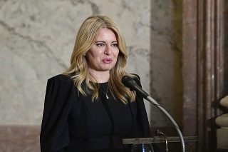 Prezidentka Čaputová si v Česku prevzala medailu za starostlivosť o pravdu.