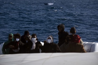 Počet migrantov smerujúcich na Kanárske ostrovy stúpa.