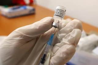 Spustenie mobilného očkovania na stredných školách v Banskobystrickom samosprávnom kraji