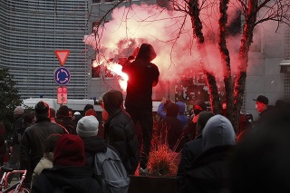 Protesty v Bruseli poznačilo násilie.