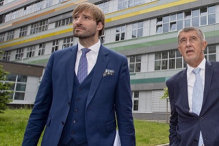 Minister zdravotníctva Adam Vojtěch a český premiér Andrej Babiš