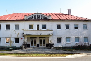 Samospráva Tisovca chce zrekonštruovať interiér starej časti budovy Mestského kultúrneho strediska (MsKS), v ktorom sa v súčasnosti nachádza divadelná sála spojená s kinosálou.