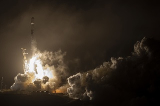 štart rakety Falcon 9 spoločnosti SpaceX, ktorá vynesie do vesmíru sondu DART (Double Asteroid Redirection Test) a ktorá má dopadnúť na povrch mesiaca planétky Didymos.