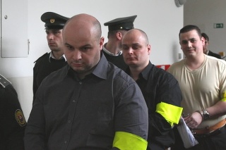 Branislav A., Jozef B. a Nikola P. pred súdom.