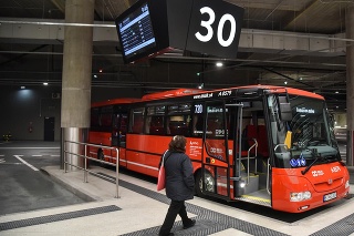 Autobus spoločnosti Arriva, ktorá od 15. novembra nahradila autobusového dopravcu Slovak Lines v Bratislavskom samosprávnom kraji.
