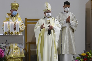Biskupi vnímajú očkovanie ako prospešné na zastavenie pandémie.