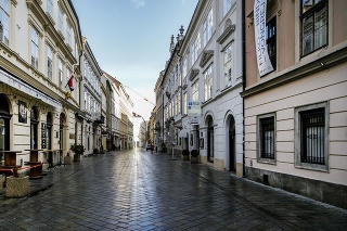 Január 2021: Vyľudnené ulice Starého mesta v Bratislave 27. januára 2021.