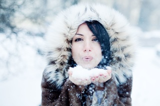 Young adult girl in winter park, shallow DOF