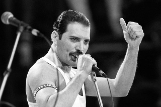 Freddie Mercury na archívnej snímke z roku 1985
