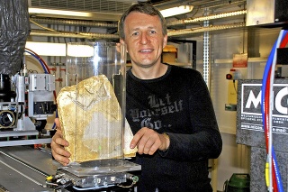 Martin Kundrát (52) fosíliu skúmal pomocou časticového urýchľovača v Grenobli.