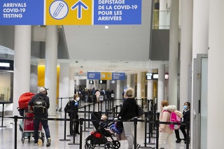 Kanada sa obáva variantu omikron, začína testovať ľudí na letiskách. 