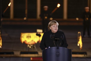 Ozbrojené sily sa vojenskou ceremóniou rozlúčili s Merkelovou