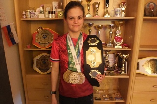 Réka Harajdová (19) je právom pyšná na svoje úspechy v kickboxe.