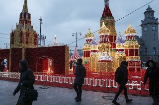 Vianočne vyzdobená Moskva.
