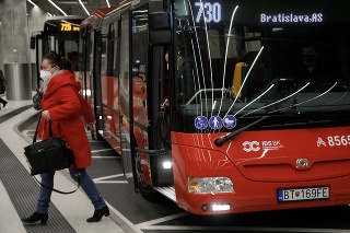 Autobus spoločnosti Arriva na stanici Nivy.