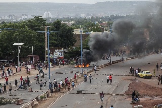 V Bamaku zúria protesty.